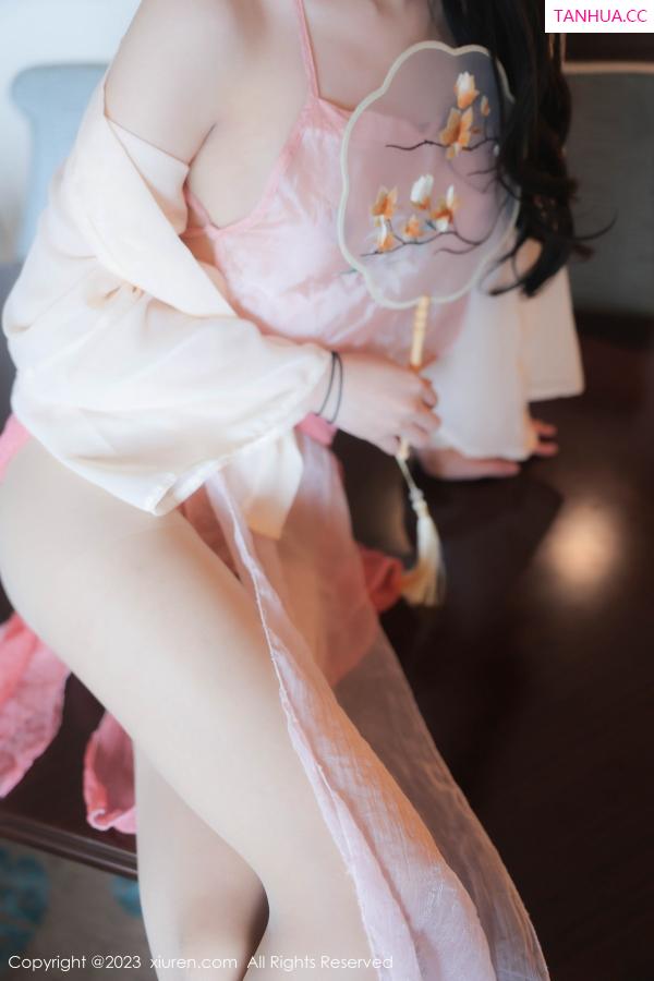   [XiuRen]高清写真图 2023.08.25 No.7290 幼幼 古装美腿第2张图片